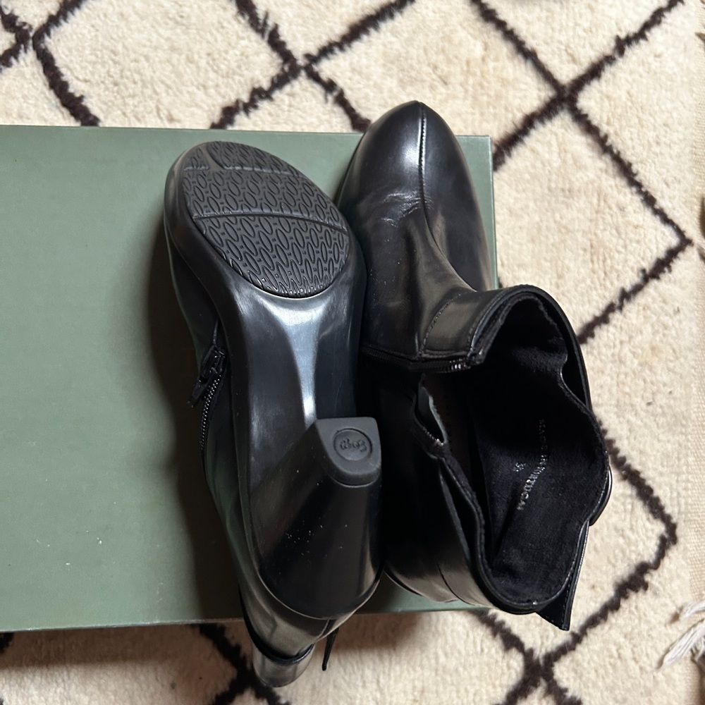 1802 Leather Black Ankle Boots with Zipper